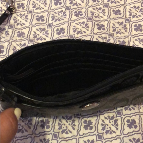 Gentle used wristlet coach wallet - Picture 4 of 4